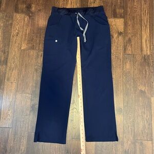 Figs Women’s Kade Cargo Scrub Pants Size Women’s Medium Color Navy Blue